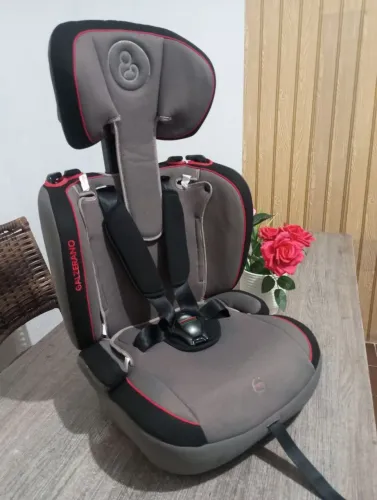 Vendo cadeira de carro de 9 a 36 kilos depois vira assento