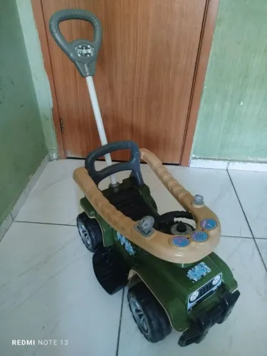 Carrinho de passeio jeep semi novo