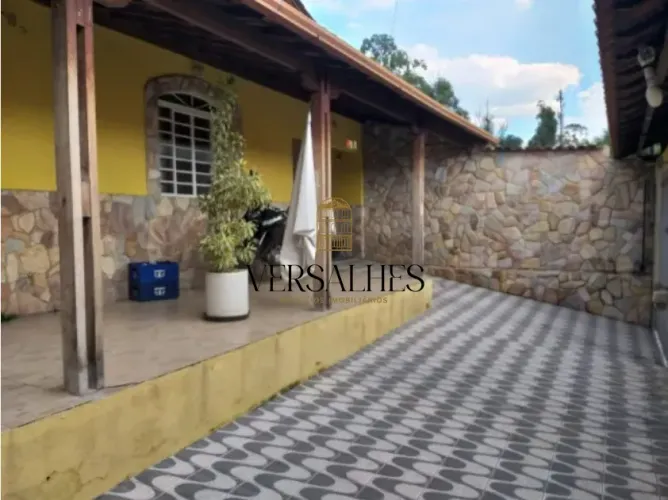 Casa à Venda 5 Quartos, 04 banheiros, 03 vagas de garagem, 440 m² - Bairro Belmonte