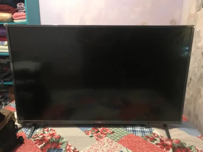 TELEVISÃO LG 43 POLEGADAS COM DEFEITO APENAS O LED QUEIMADO 