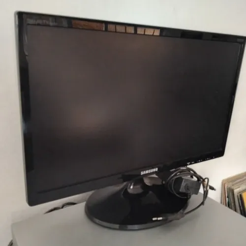 Monitor tv samsumg 22' 1900x1080 full HD-hdmi