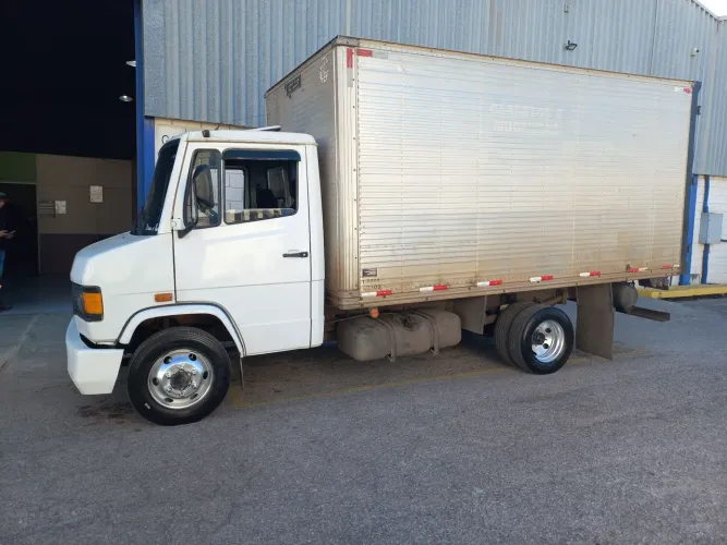 VENDE-SE CAMINHAO MERCEDES BENS 710