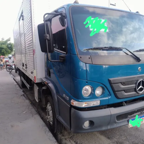 Caminhão Accelo 815 único dono, com ar, 56 km, baú 6,50mts,R$ 325.000,00