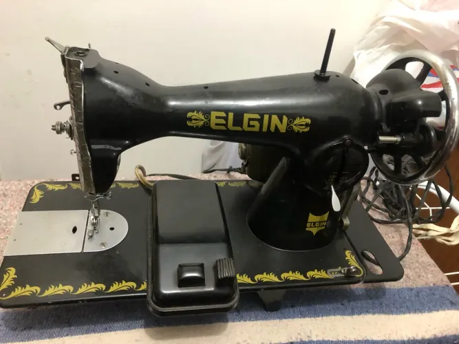 Máquina De Costura Industrial Automática Com Pedal , sem essa .