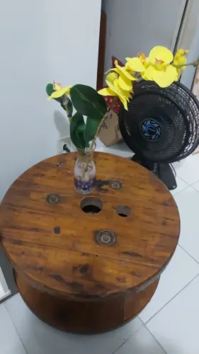Vendo mesa rústica de rolo,linda em qualquer ambiente,estou desapegado devido o espaço 