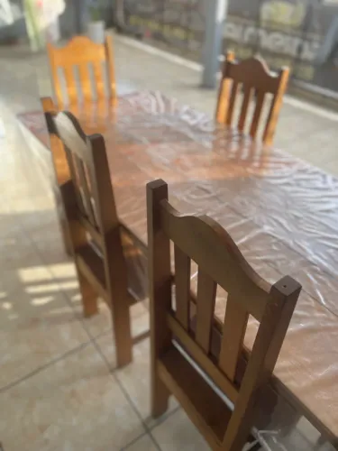 Mesa 7 lugares de madeira em ótimo estado motivo mudança 