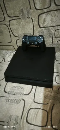 Vende console PS4 slim 500 GB de a versão que desbloqueia