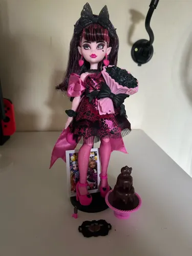 Draculaura Monster Ball