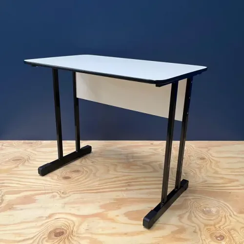  Mesa Escritório/Professor 0.90 x 0.54  -  R$ 165,00