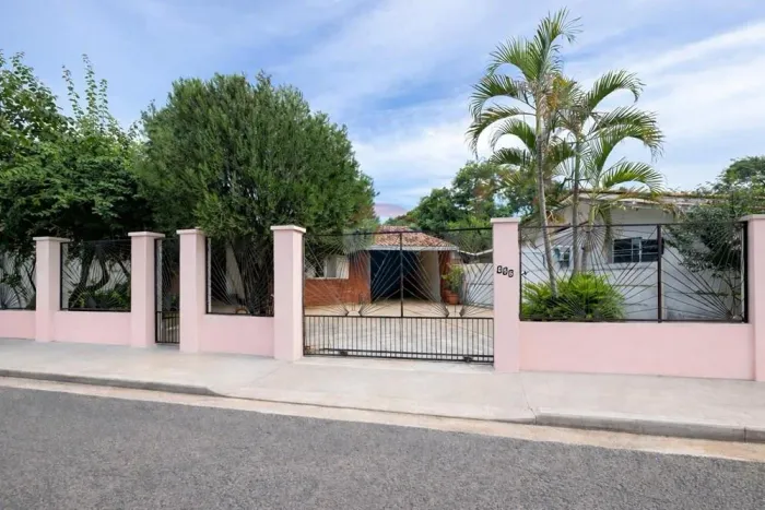 CASA ESPAÇOSA NA REGIÃO DA VILA A OPORTUNIDADE RARA!