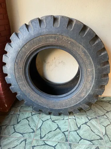 PNEU DE TRATOR 