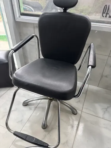 Vende se uma cadeira hidráulica 