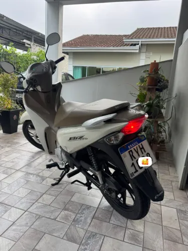 ÚNICA DONA!!! BIZ 125 C/PARTIDA ELÉTRICA, 25.600 KM!