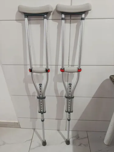 Muleta axilar ortopédica alumínio 3 regulagens (par)