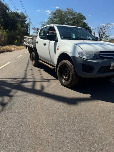 Mitsubishi L200 Triton GLX 3.2 CD TB Int.diesel MEC 2013