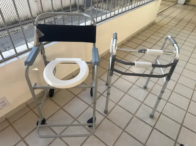 Cadeira de banho e Andador