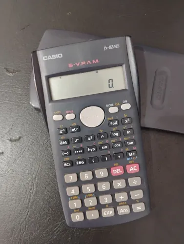 Calculadora Científica Casio FX-82MS - Original + Capa