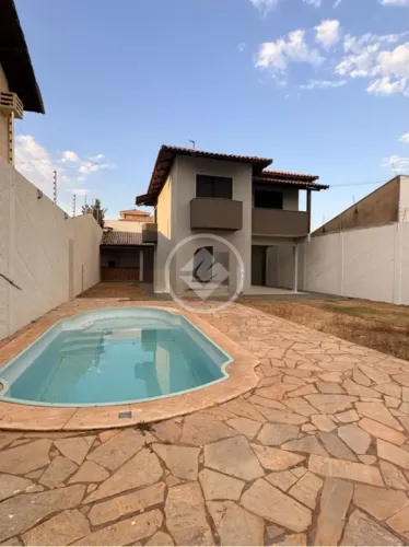 Sobrado com piscina ampla árera de lazer no Bairro Santa Cruz II codigo: 382628
