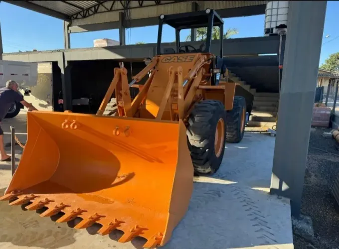 Pá Carregadeira Case W20E