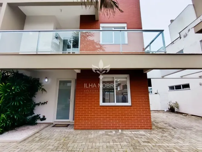 Casa em condomínio para alugar no Campeche com 140 m²