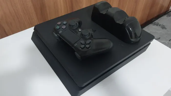 Playstation 4 1TB SSD com God of War midia fisica