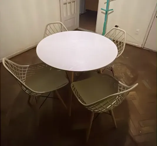 Mesa de Jantar Redonda 90cm com 4 cadeiras
