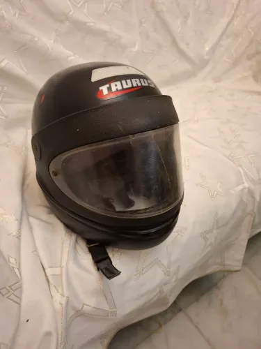 Capacete Taurus/ Usado bom