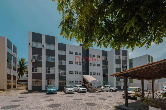 Apartamento com 3 dormitórios para alugar, 70 m² por R$ 2.996,00/mês - Rio Vermelho - Salv
