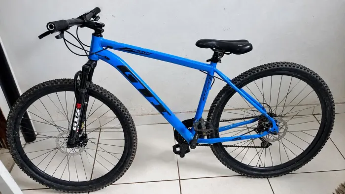Bicicleta Aro 29 Mountain Bike com Marchas e Freio a Disco