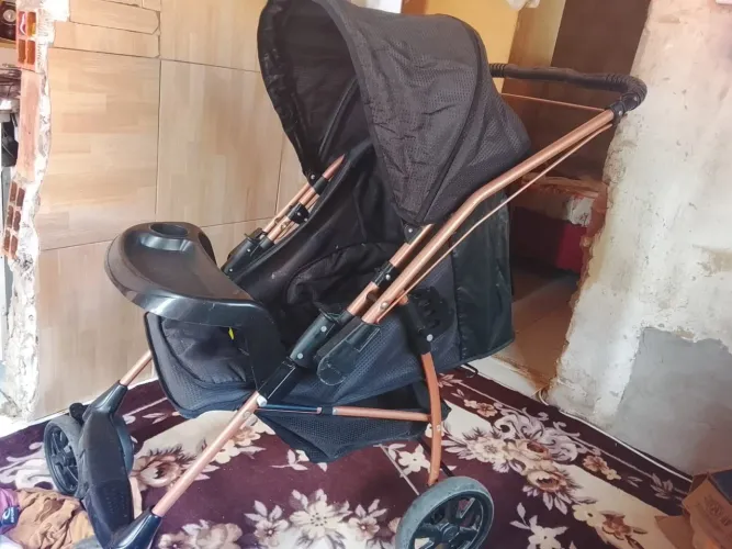 Carrinho Bebê Preto Rose Gold com Bandeja - Barra dos Coqueiros