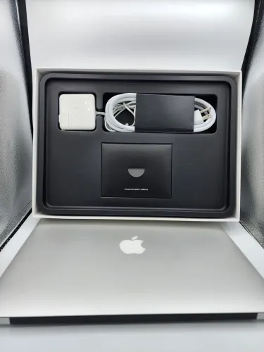 MacBook apple