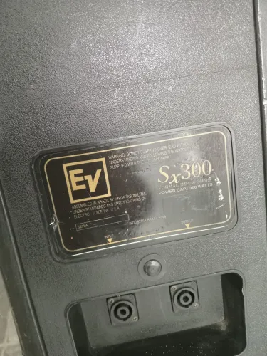 Caixa de som Ev