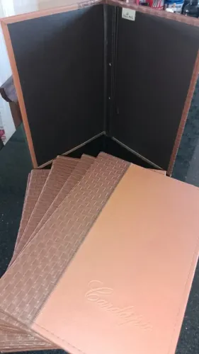 CARDÁPIOS DE COURO LEGÍTIMO
