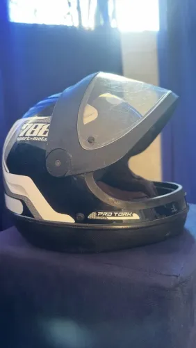 Capacete a venda