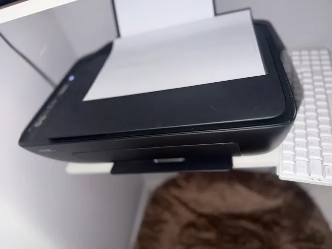 Vendo impressora HP deskjet 2700 preta com cartuchos R$500