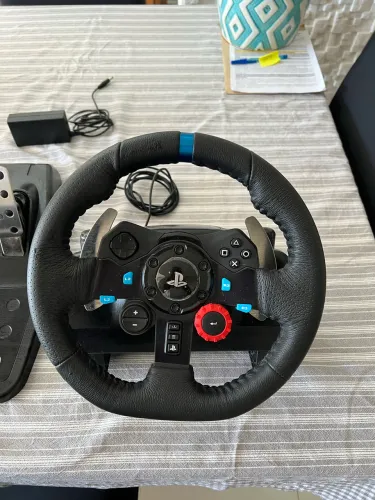 Volante Logitech G29 Driving Force para PS5, PS4, PS3 e PC