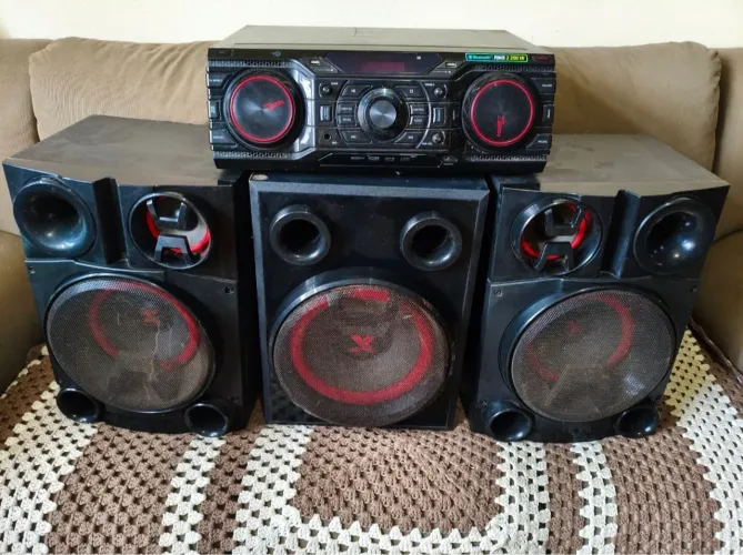 Mini system LG XBOOM CM8450, 2250W RMS Com Defeito.