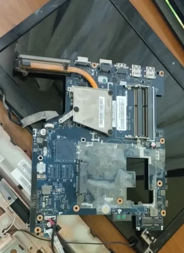 Notebook Lenovo desmontado - Peças funcionando