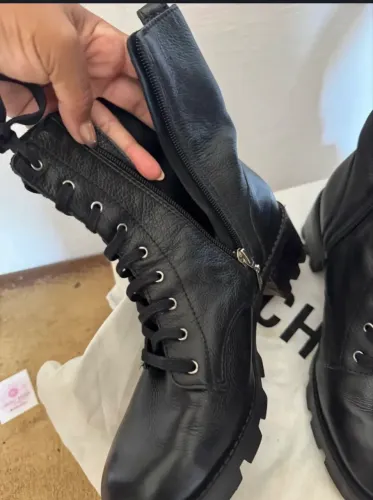 Bota de couro da Schutz 