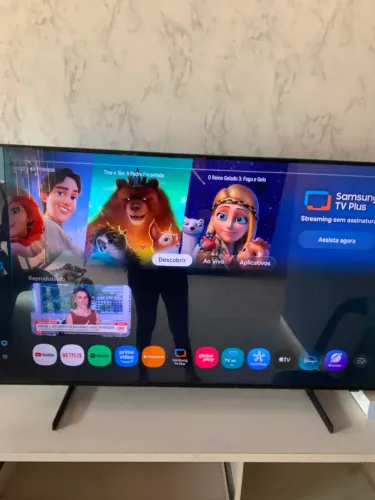 Vendo Tv Samsung crystal smart, 50 polegadas, controle recarregáveis sem pilha