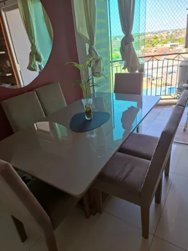 Mesa de jantar em vidro