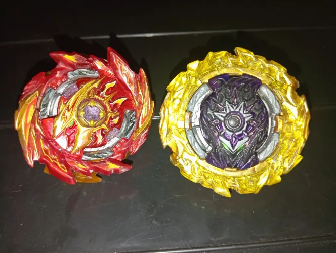 Dois Beyblade originais da takara tomy