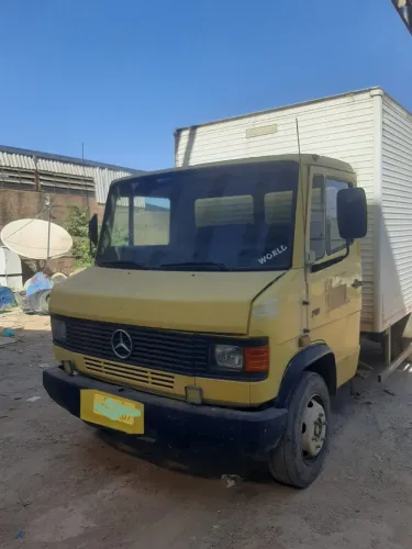 BAU MERCEDES 710