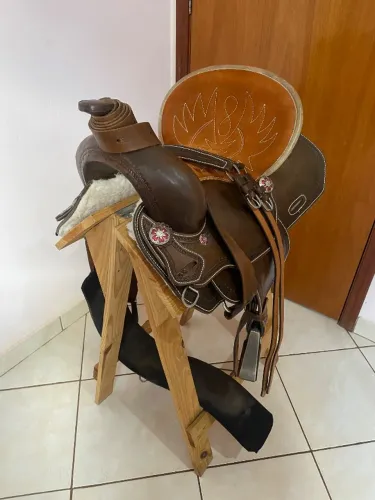 Vendo sela montaria em perfeito estado