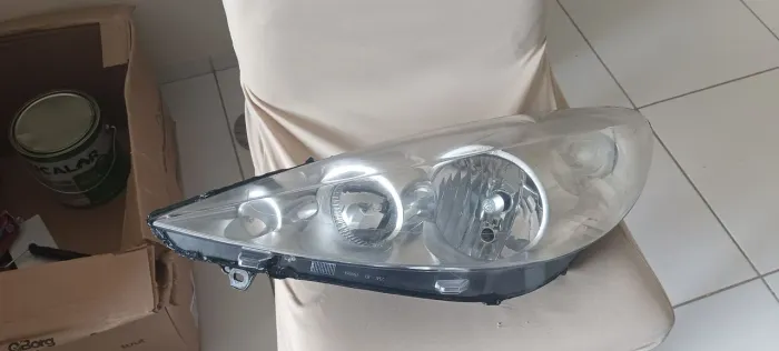 Farol peugeot 207 lado esquerdo 