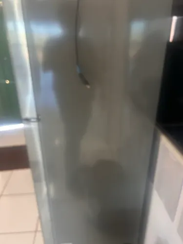 Vende-se geladeira semi nova 