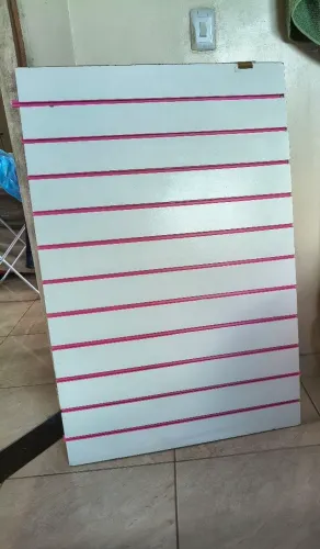 Expositor de parede 80 cm de largura por 1,23 de altura/ 1,23