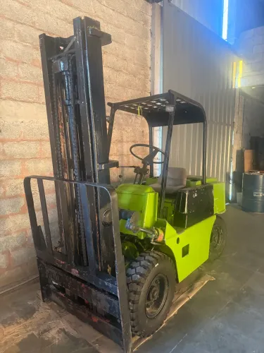 Empilhadeira para 2.000kg