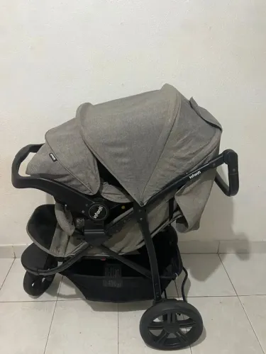 Kit carrinho de bebê e bebê conforto