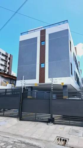 Duplex com solarium em prédio com área de lazer